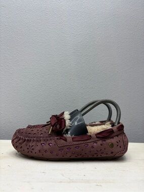 UGG Dakota Flora Perf Purple Suede Moccasin Slippers Womens 6
